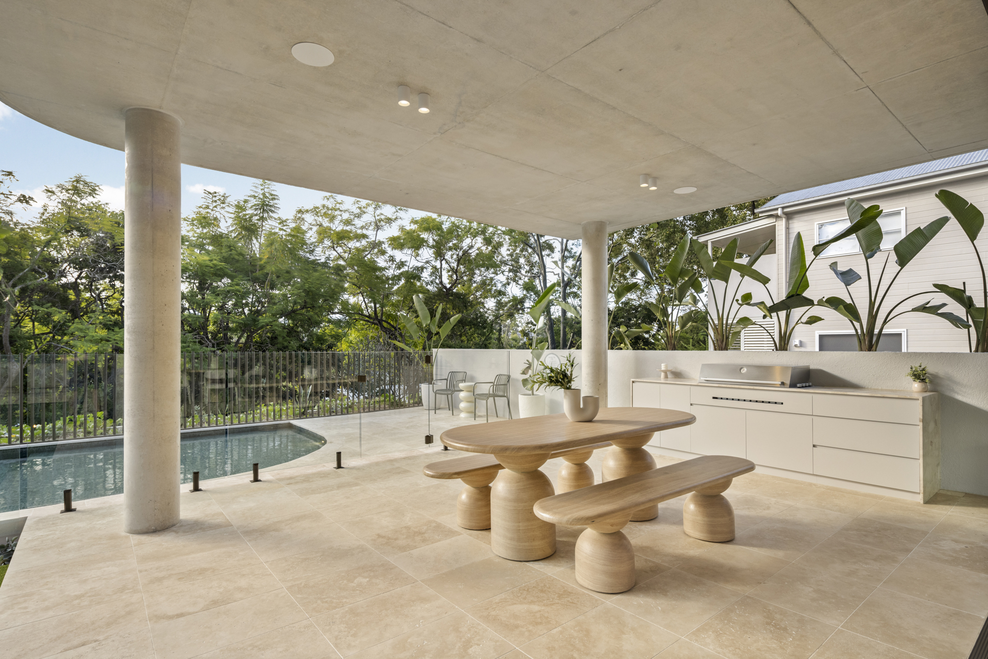 Outdoor dining beside the swimming pool